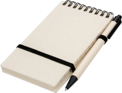 A6-Notizbuch mit Linien aus einem Milchkarton und Stift